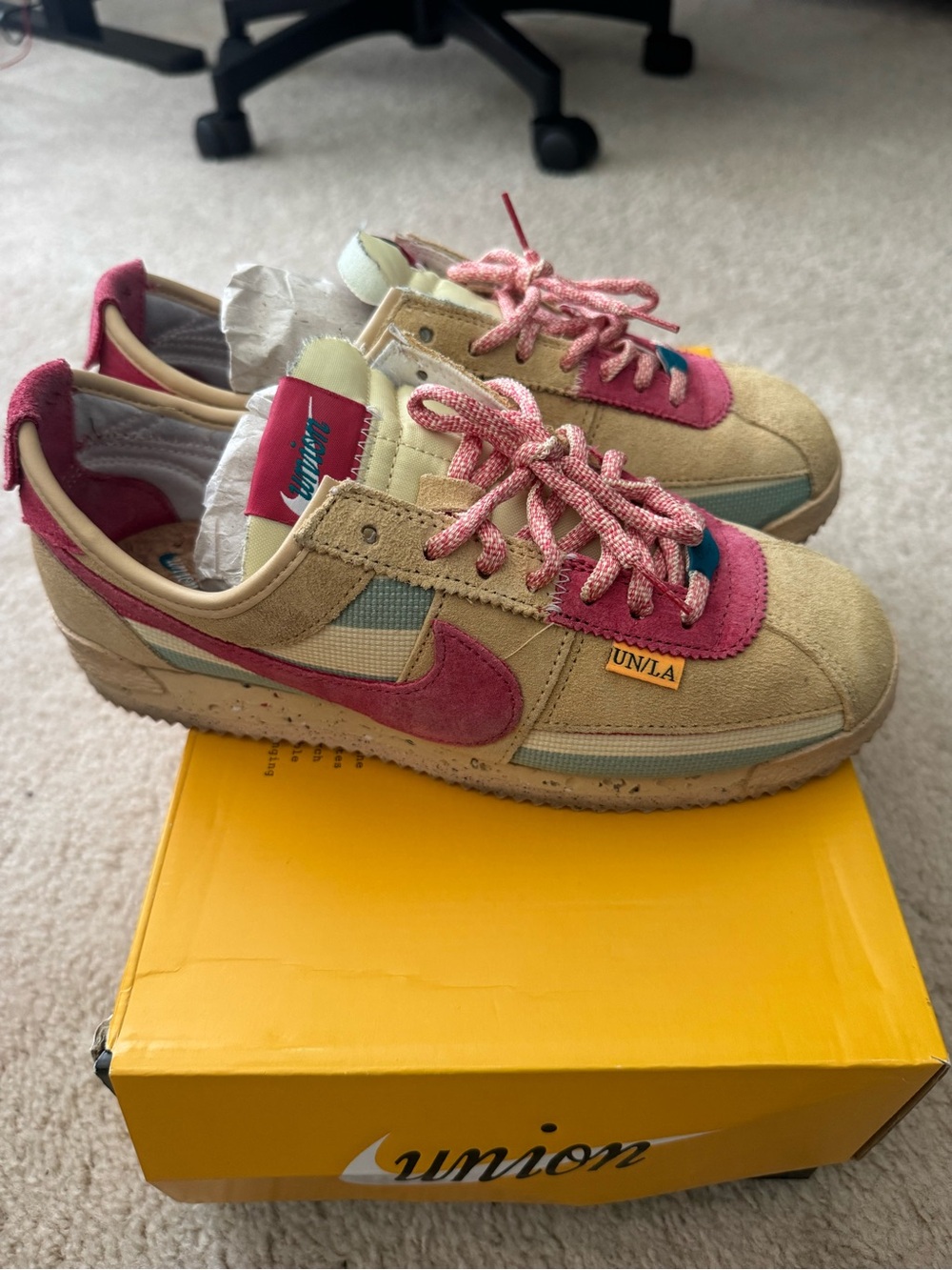 Nike x Union Women’s Tan and Pink Low-Top Sneakers